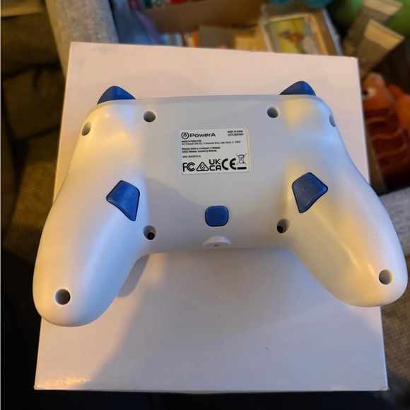 Nintendo Switch wired controller w Link - Picture 2 of 2